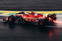 Monoplaza de Fórmula 1 sobre pista mojada, rumbo al GP de Países Bajos 2026 en Zandvoort